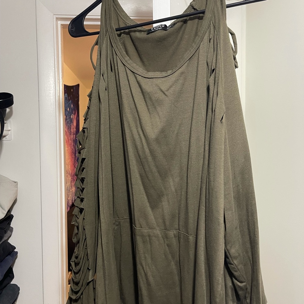 Yoins green cut out sleeve shirt